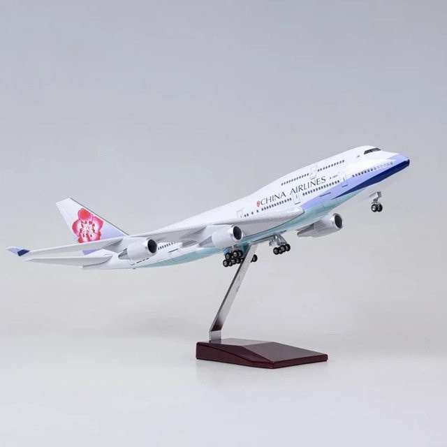 B747 China Airlines Modellflugzeug, Maßstab 1:150, mit Licht und Radfahrwerk - Bild 1