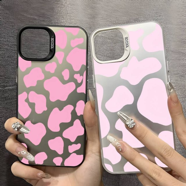 Stoßfeste iPhone Schutzhülle mit Rosa Kuh Piebald Design und Aurora Laser Effekt in Mehrfarbig - Bild 1
