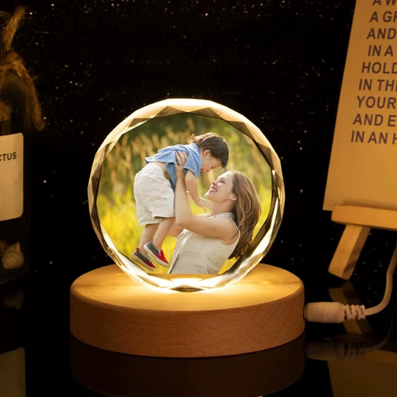 Personalisiertes Herz-Kristall-Foto von 4MELLY als individuelles graviertes Geschenk in Transparent, ideal für Jahrestag, Hochzeit oder Geburtstag - Bild 2