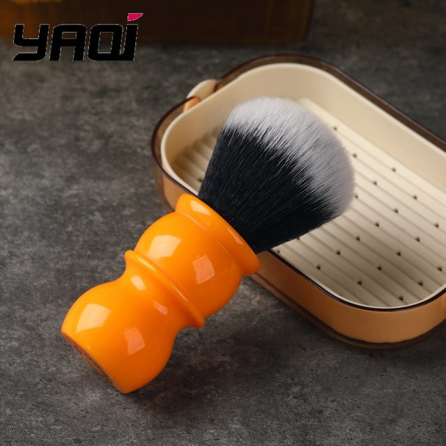 Yaqi Rasierpinsel, 24 mm weiches Kunsthaar, orangefarbener Griff, Unisex - Bild 1