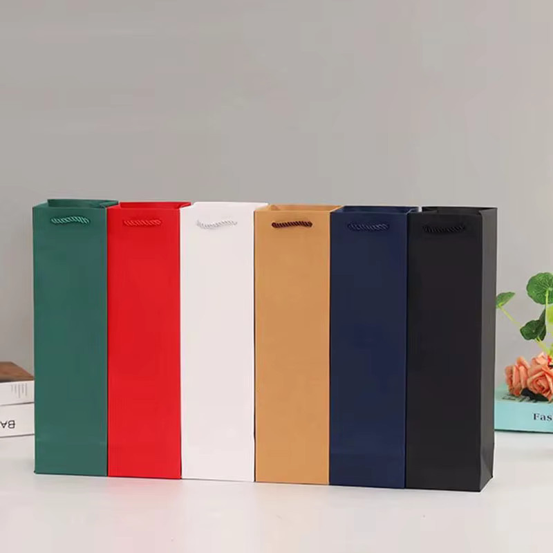 Wiederverwendbare Wein-Geschenktüten aus Papier mit Griff und Kordelzug in Rot - Bild 5