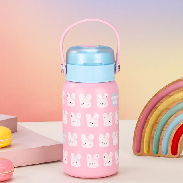 Yiran Furniture Trinkbecher aus Edelstahl mit 3D-Druck und Silikongriff, vakuumisoliert und mit Saugnapf, tragbarer Doppel-Trinkbecher für unterwegs, 500 ml, Blau/Silber/Rosa - Bild 1