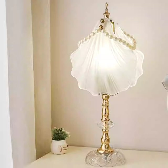 Sun Moon Bay Moderne Kristall-Schreibtischlampe im französischen Stil, Weiß mit Gold/Messing, Warmweißes Nachtlicht für das Schlafzimmer - Bild 1