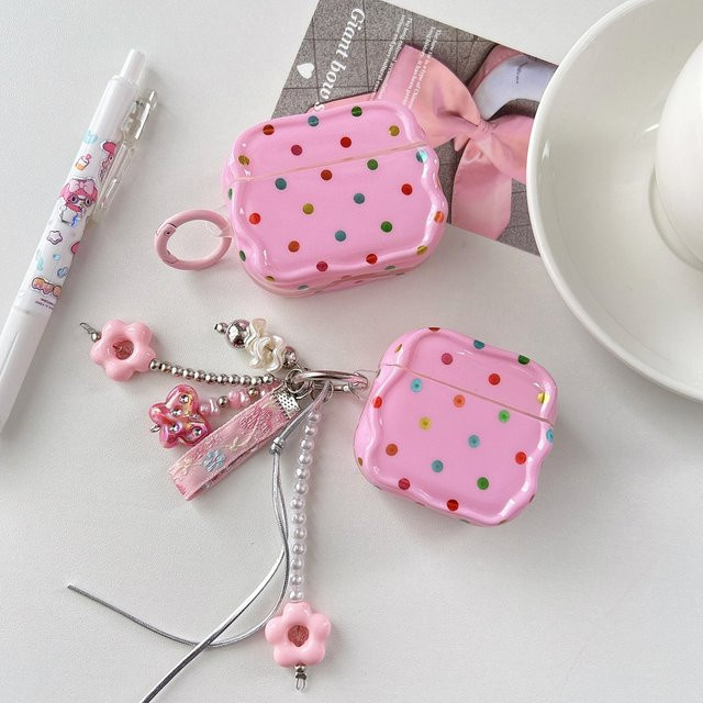 Stoßfeste AirPods Schutzhülle von Apple in Dopamin-Rosa mit Polka-Dot-Muster, vergoldet und mit Perlenanhänger, passend für AirPods 1, 2, 3, 4 und Pro 2/3 - Bild 1