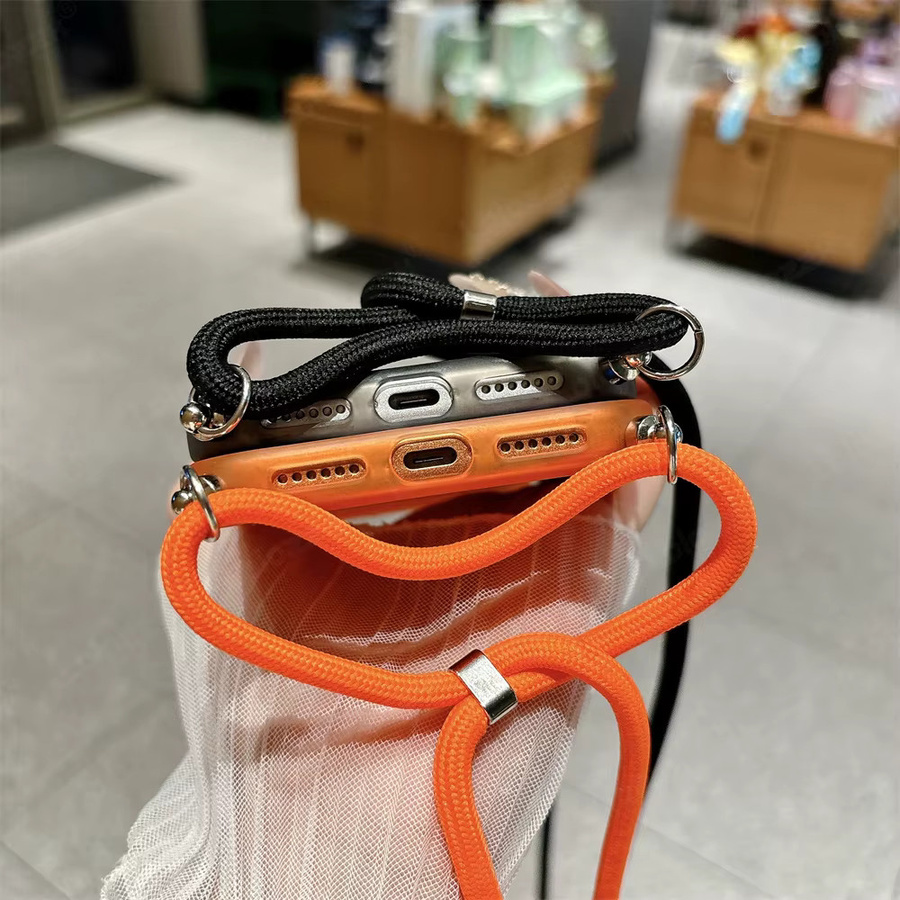 lolozzx Crossbody Lanyard Handyhülle mit Carbonfaser-Muster für iPhone 17 Pro Max 16 15 14 Plus 13 12 11 Air, MagSafe kompatibles weiches TPU Cover in Blau und Orange - Bild 4