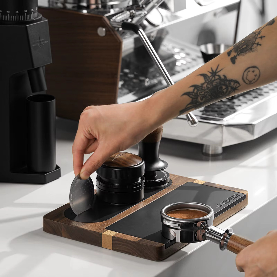 MHW-3BOMBER Espresso-Tampfstation aus Holz mit Silikonmatte, universeller Siebträger-Tampfhalter für 51 mm, 53 mm und 58 mm, Farbe: Braun - Bild 5