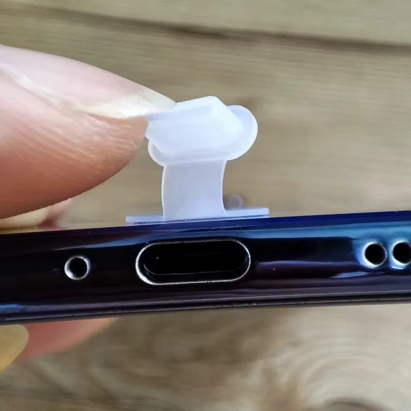 Staubschutzstecker für USB Typ-C Ladeanschlüsse in Schwarz für Apple iPhone Samsung und Xiaomi - Bild 2