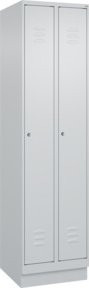 C+P Spind Classic PLUS Garderobenschrank mit Sockel, 2 Abteile, Grau, H x B x T: 195 x 50 x 50 cm, mit Zylinderschloss und 3 Garderobenhaken - Bild 1