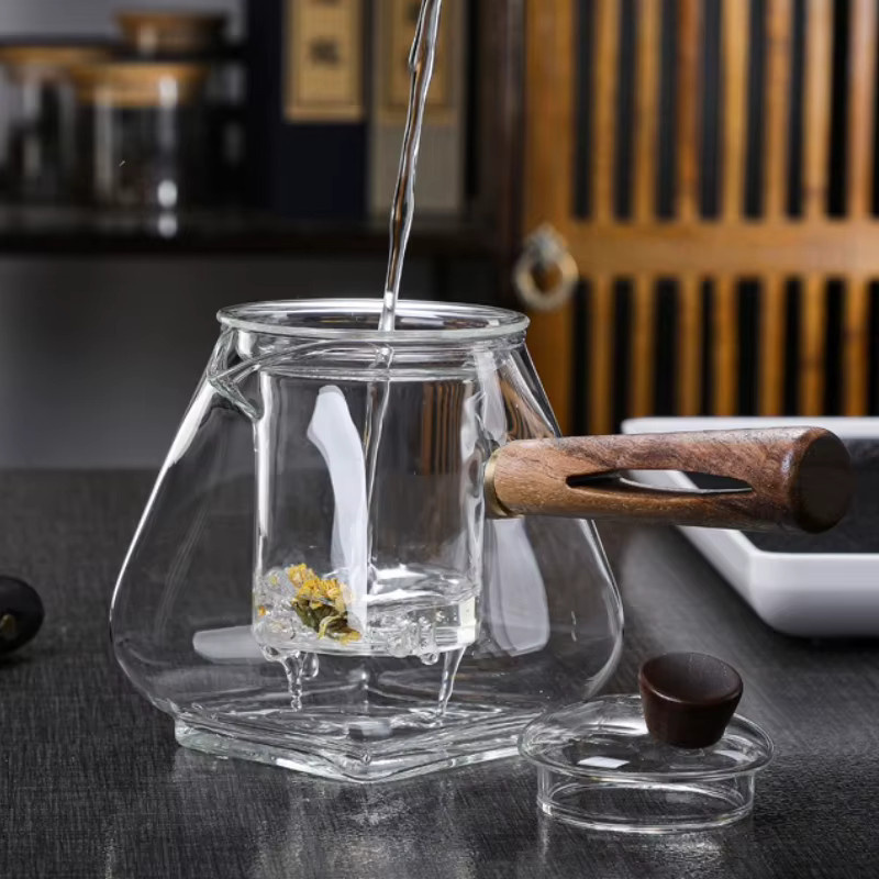 Teekanne aus Borosilikatglas mit Holzgriff und Seitengriff, transparent, herdfest - Bild 2