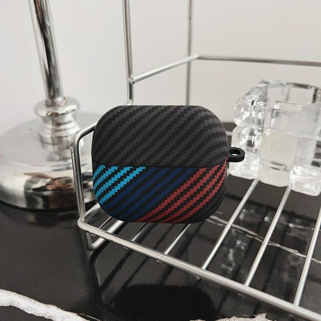 Schlanke Kohlefaser-Hartschalen-Hülle für Samsung Galaxy Buds 4 und Buds 4 Pro in Schwarz - Bild 1