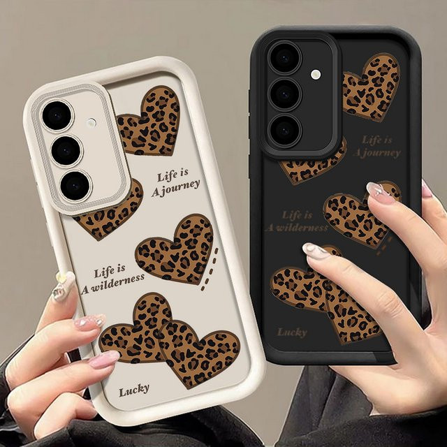 MOESOE Handyhülle mit Retro Leopard Print und Herzen für Samsung Galaxy S25 S24 S23 S22 Ultra FE A55 A54 A16 A15 in Multicolour und Weiß - Bild 1