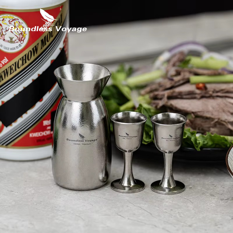 Boundless Voyage Sake-Set aus Titan in Silber mit Karaffe und 2 Mini-Bechern, 150 ml - Bild 2